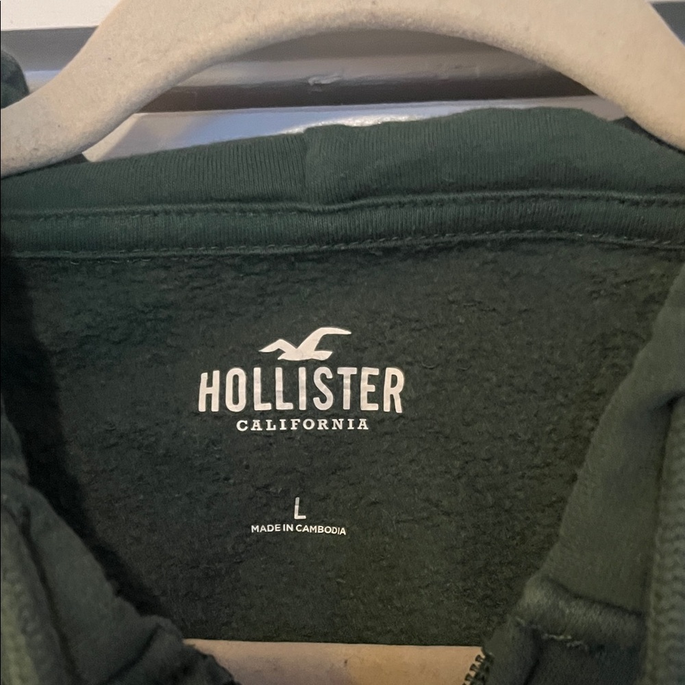 Hollister Women's Deep Green Zip-Up Cropped Hoodie - Picture 2 of 3